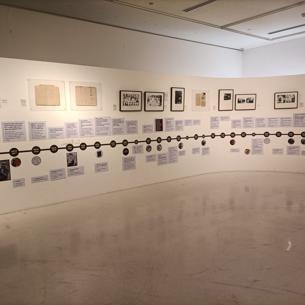 বিভূতিভূষণ-৪। ১৮২৪ সাল। ক’মাস আগেই মারা গিয়েছেন সাহিত্যসম্রাট বঙ্কিমচন্দ্র চট্টোপাধ্যায়। চীন ও জাপানের মধ্যে হ’ল প্রথম যুদ্ধ। সংস্কৃত পণ্ডিত মহানন্দ বন্দ্যোপাধ্যায়ের ঘরে মৃণালিনী দেবীর কোল আলো করে এলো ছোট্ট শিশু। প্রদর্শনীর শুরু এভাবেই।